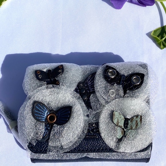 Coach Small Trifold Wallet With Butterfly Applique - Picture 2 of 7